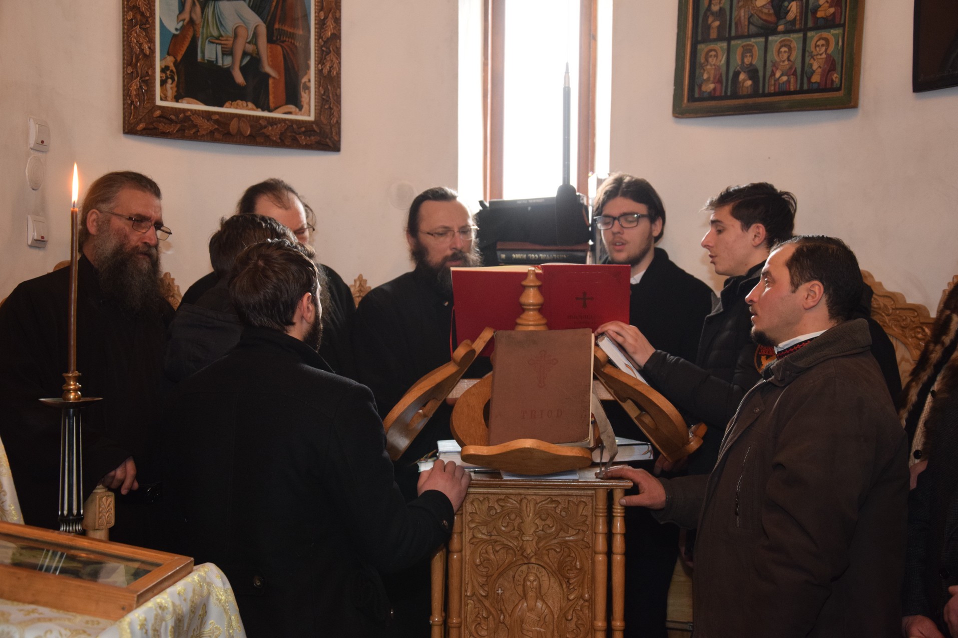 Liturghie arhierească la schitul cu trei viețuitori