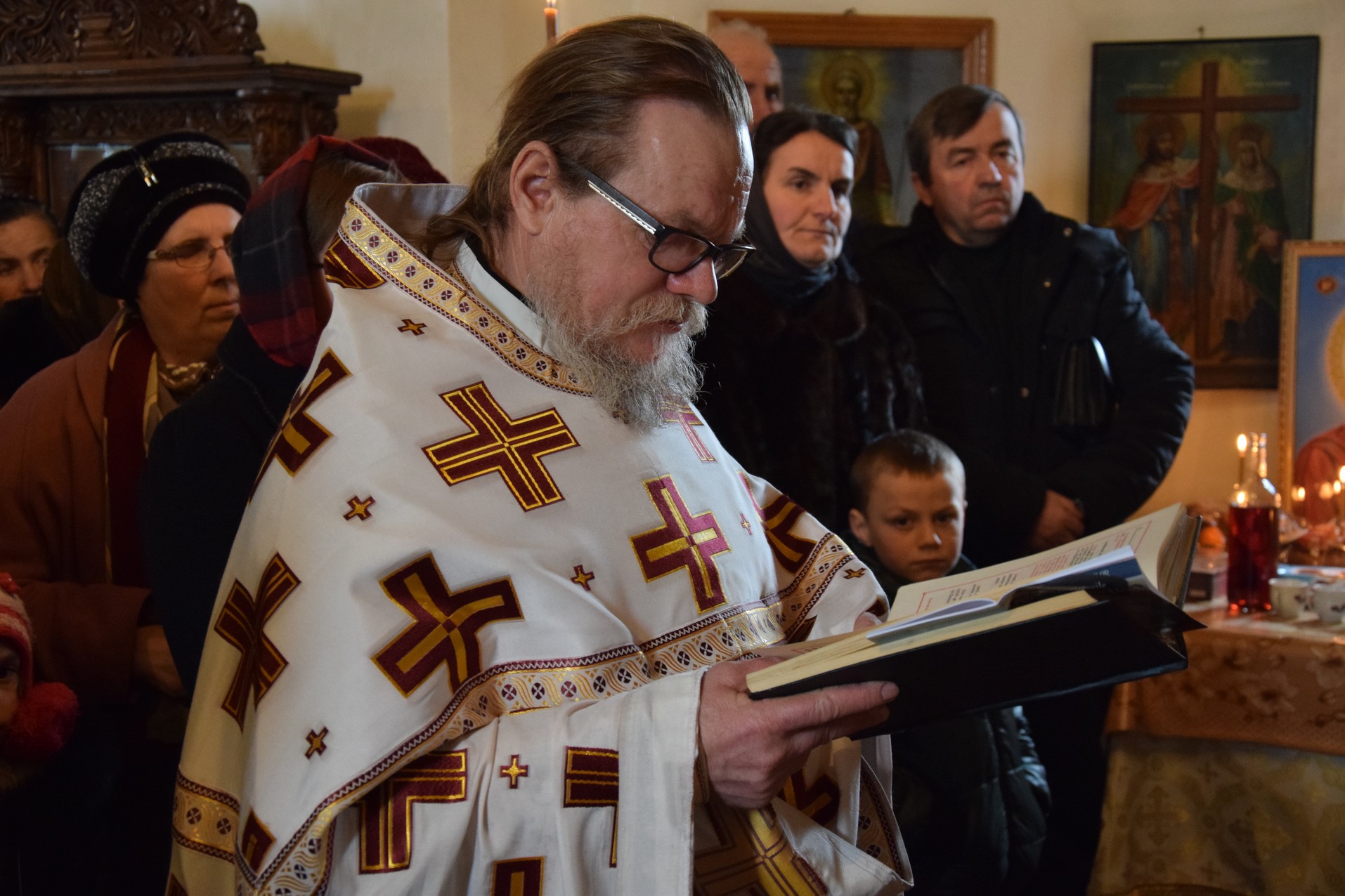 Liturghie arhierească la schitul cu trei viețuitori