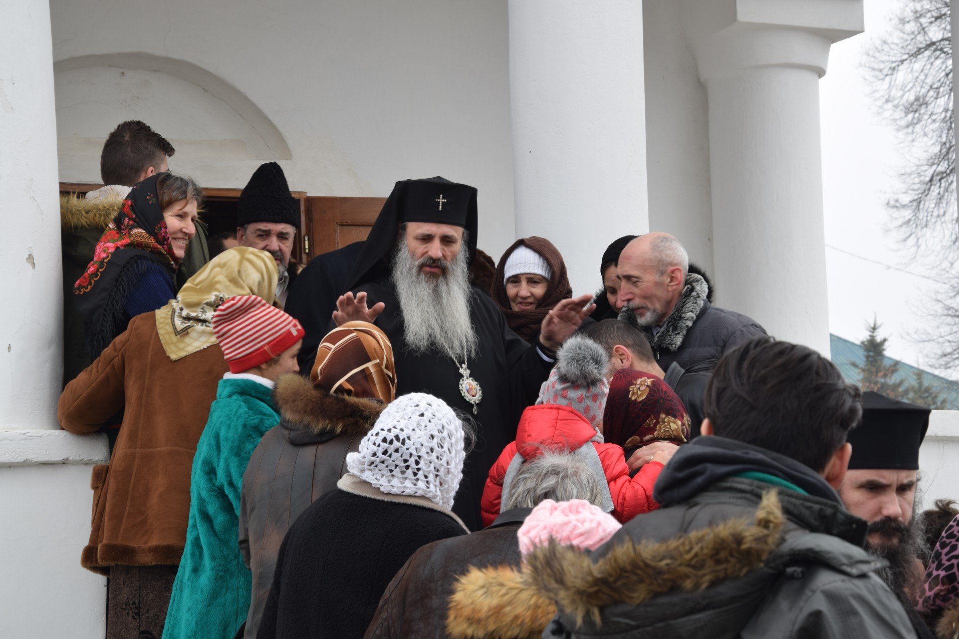 Liturghie arhierească la schitul cu trei viețuitori