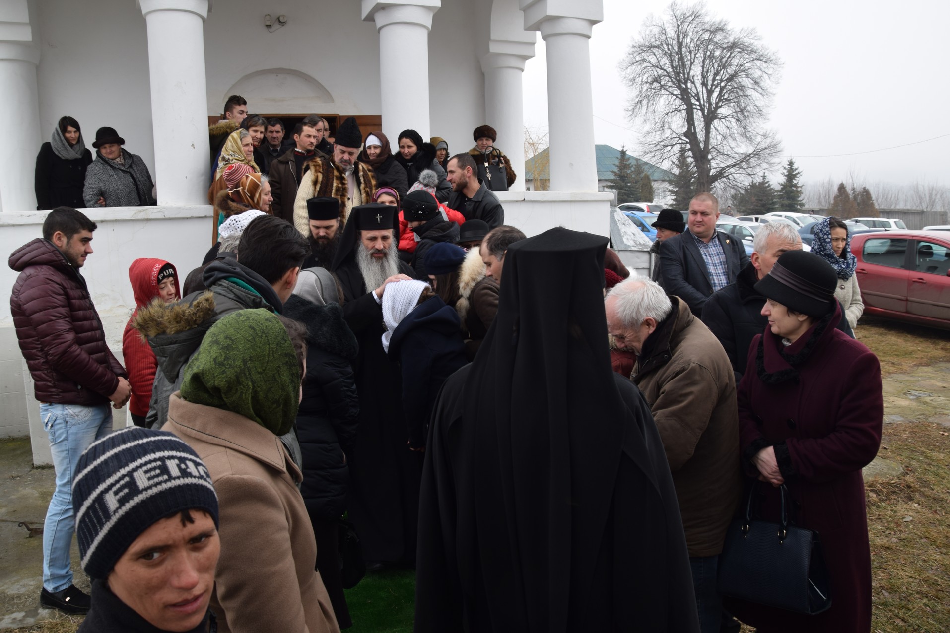 Liturghie arhierească la schitul cu trei viețuitori