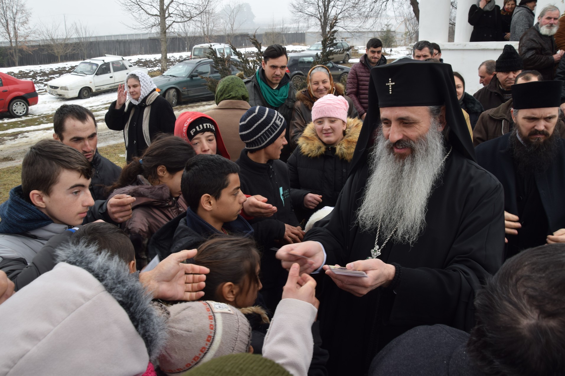 Liturghie arhierească la schitul cu trei viețuitori