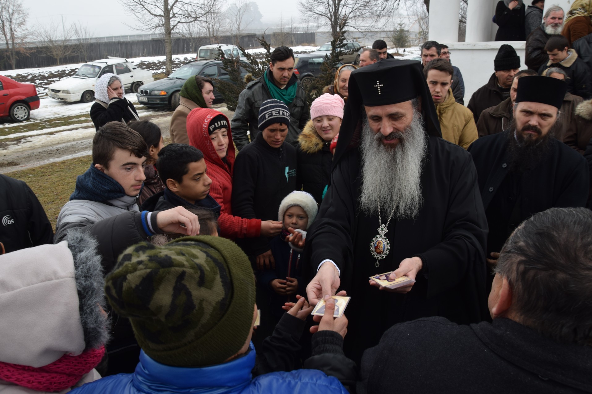 Liturghie arhierească la schitul cu trei viețuitori