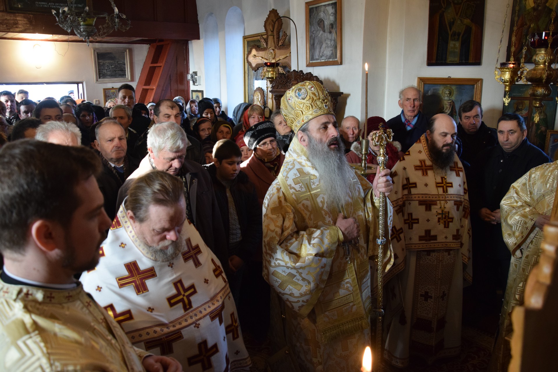 Liturghie arhierească la schitul cu trei viețuitori