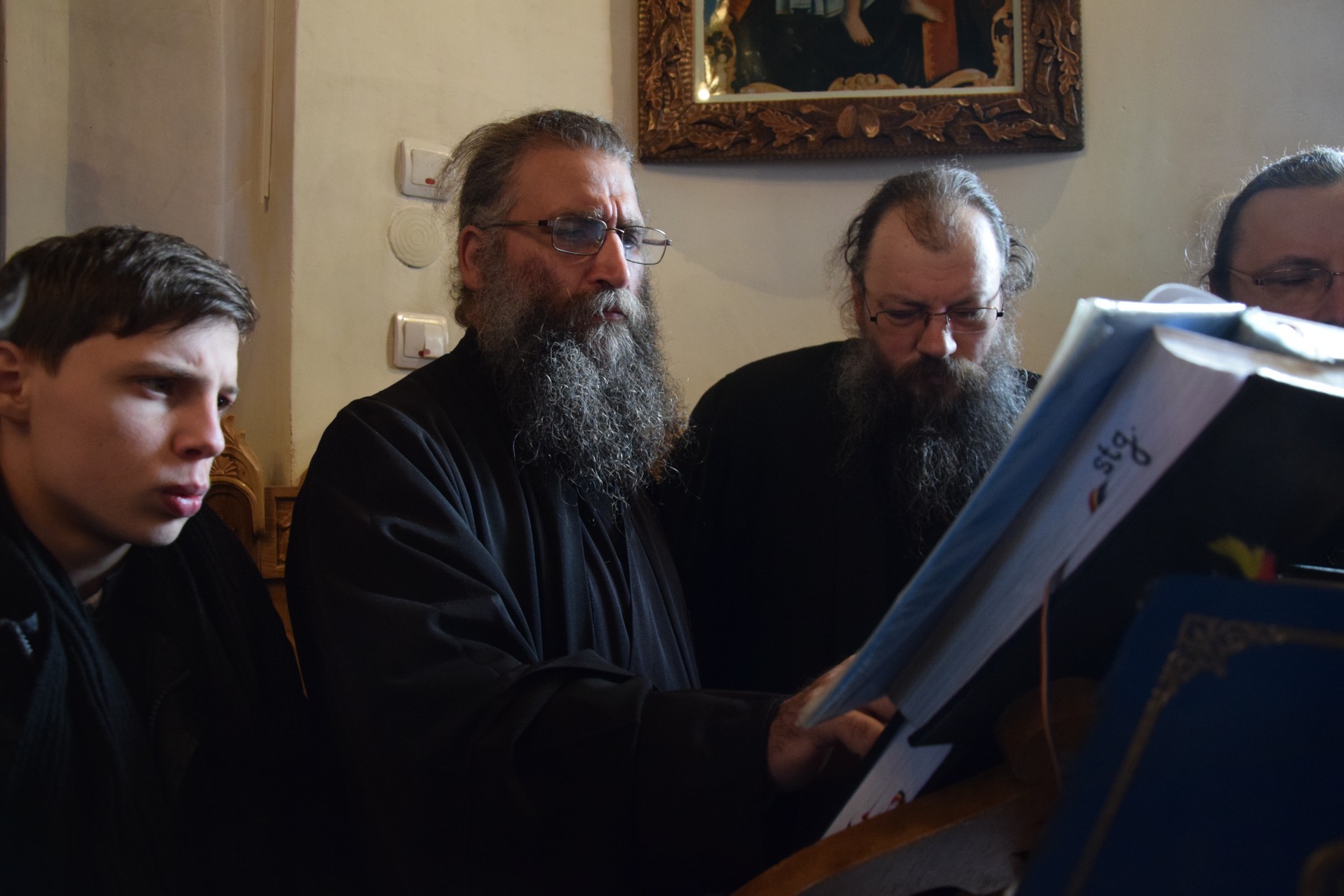 Liturghie arhierească la schitul cu trei viețuitori