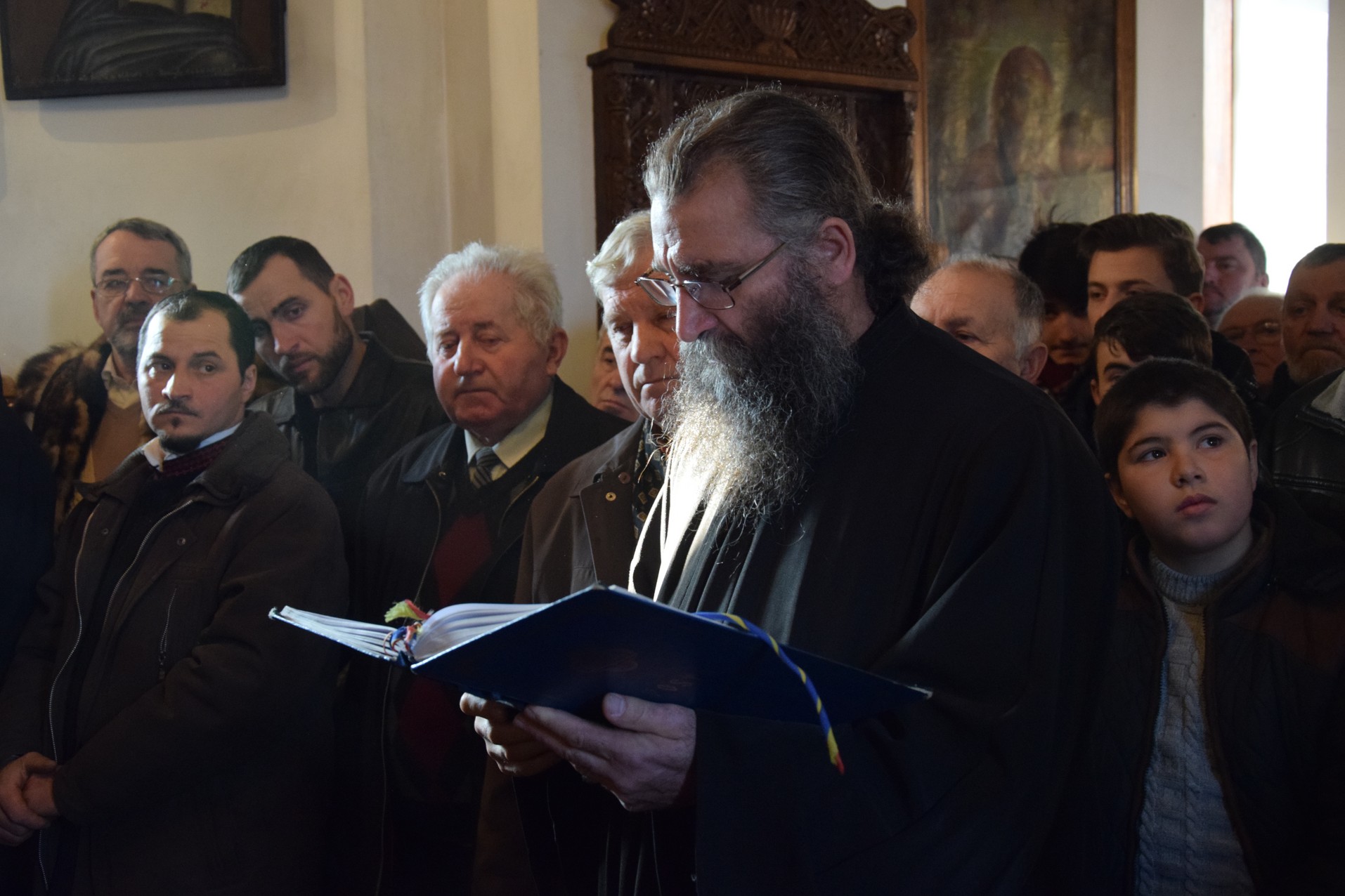 Liturghie arhierească la schitul cu trei viețuitori