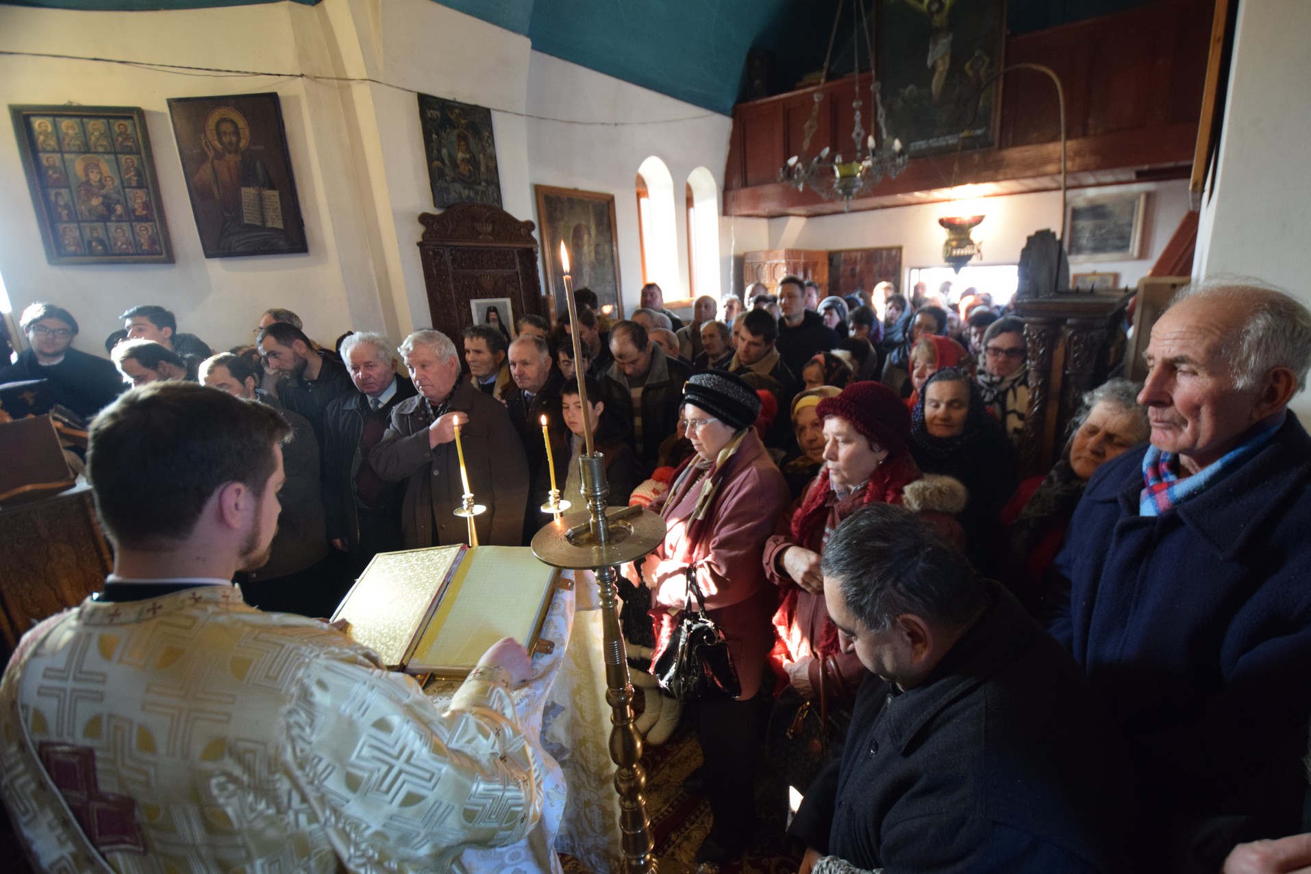 Liturghie arhierească la schitul cu trei viețuitori