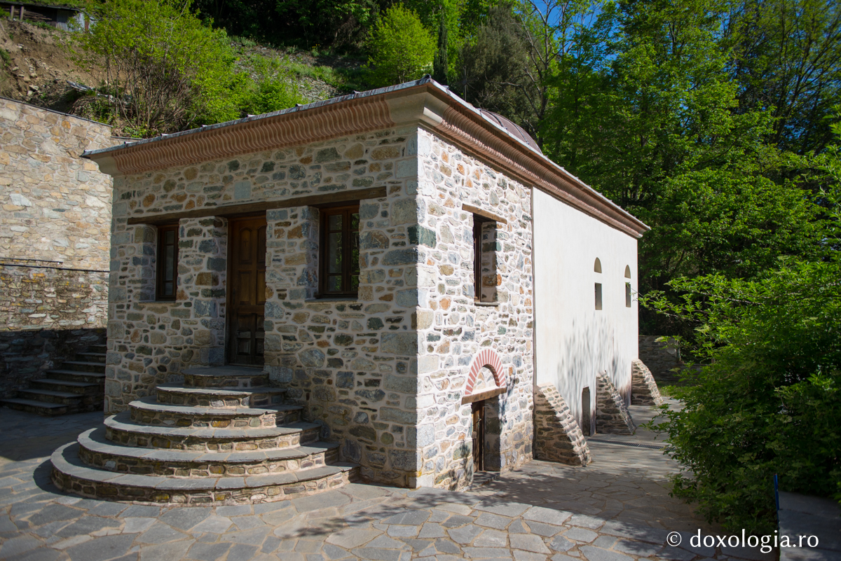 Paraclisul „Sfântul Acoperământ” – Schitul Lacu, Athos