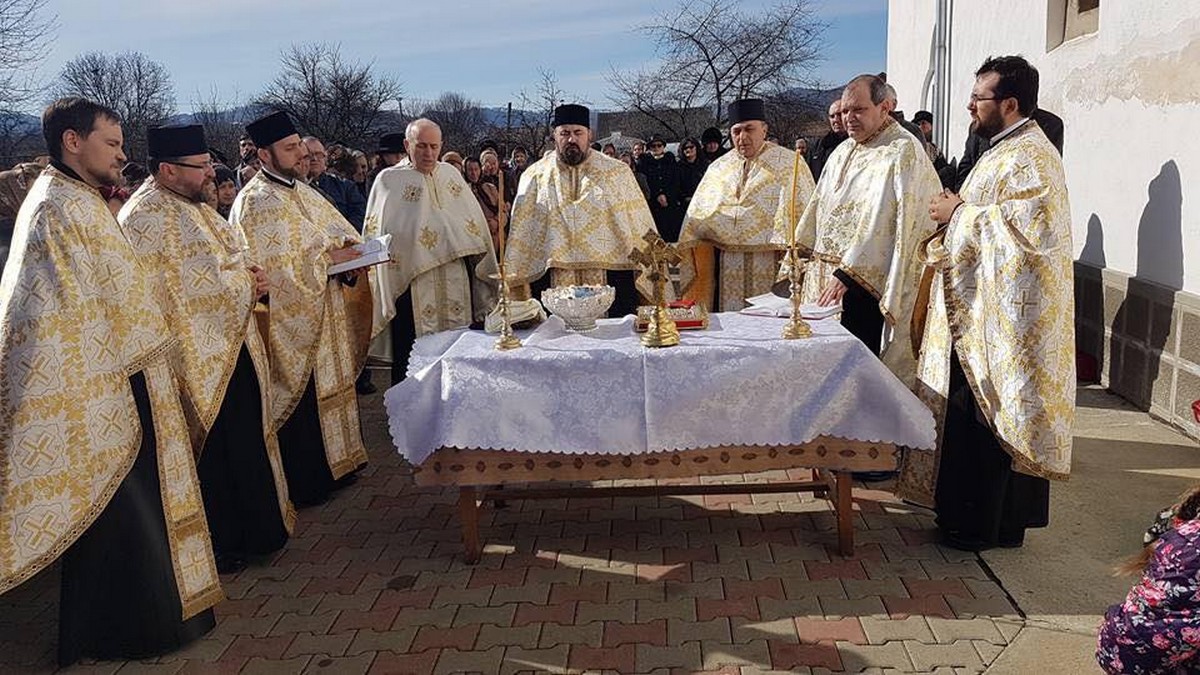 Noi clopote pentru biserica Parohiei Bogdăneşti Noi clopote pentru biserica Parohiei Bogdăneşti
