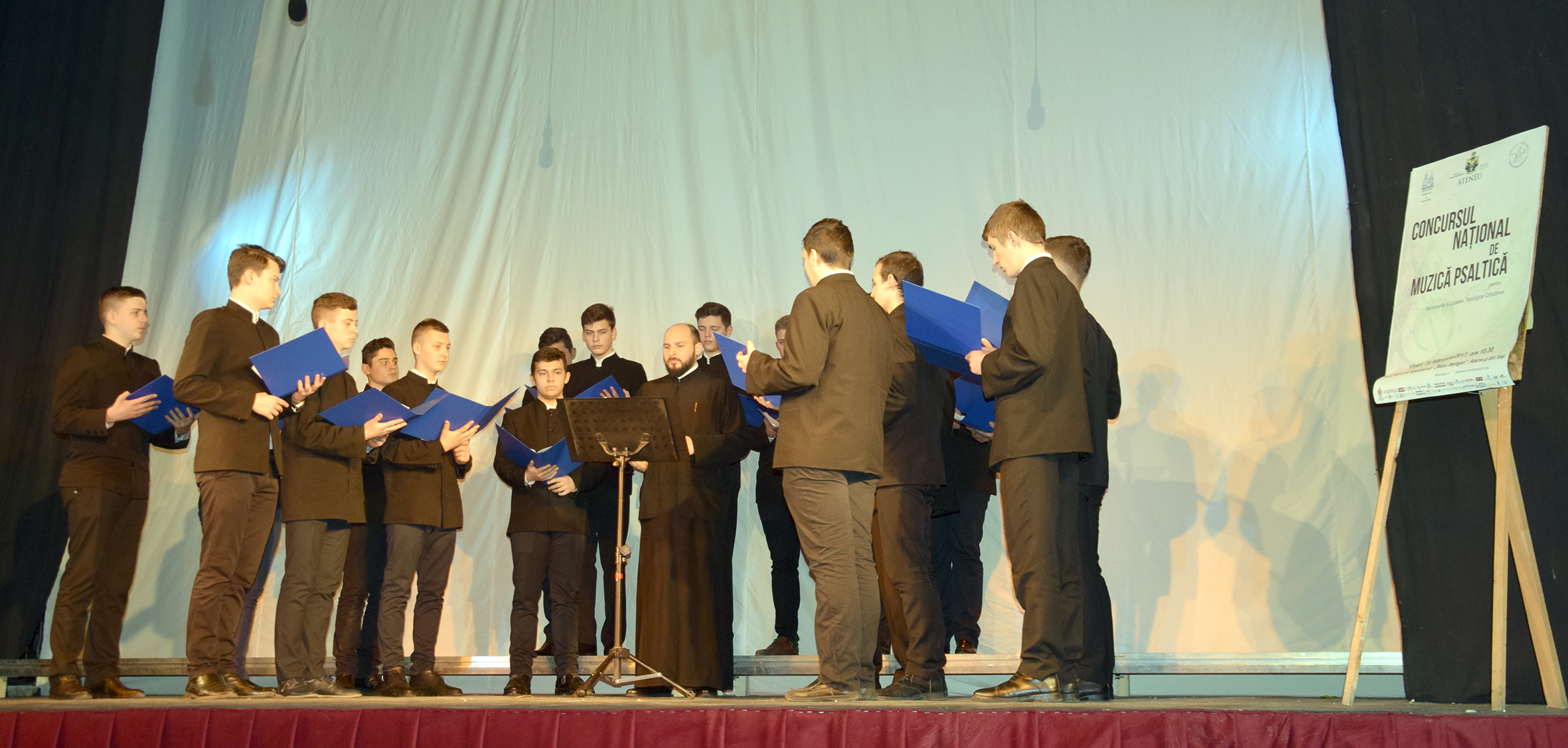 Locul al II-lea a fost obţinut de corul seminarului teologic de la Suceava (Foto: Lucian Apopei) „Ne dorim să transformăm acest frumos concurs în olimpiada naţională de muzică psaltică“