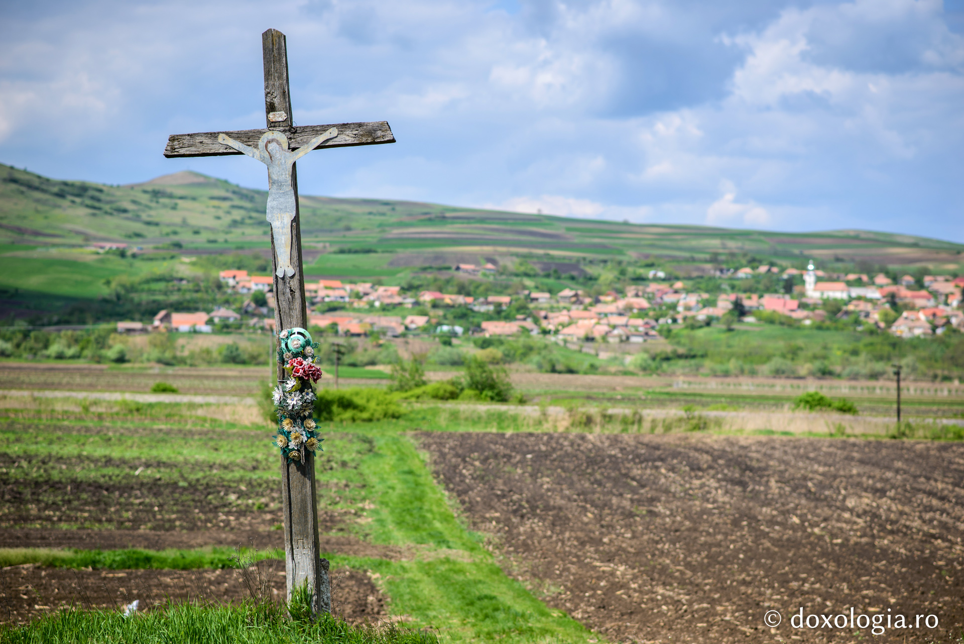 (Foto) Troița – călăuză a drumeților și mulțumire adusă lui Dumnezeu