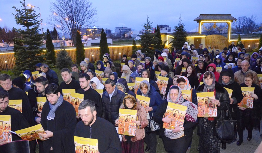 Procesiune cu icoane la Paraclisul Catedralei Mântuirii Neamului
