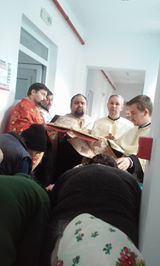 Bătrânii internaţi în Căminul UMS Răducăneni cercetaţi de slujtori ai sfintelor altare