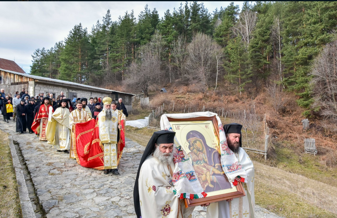 La Mănăstirea Stânișoara a fost adusă o copie a icoanei Maicii Domnului „Axion Estin”