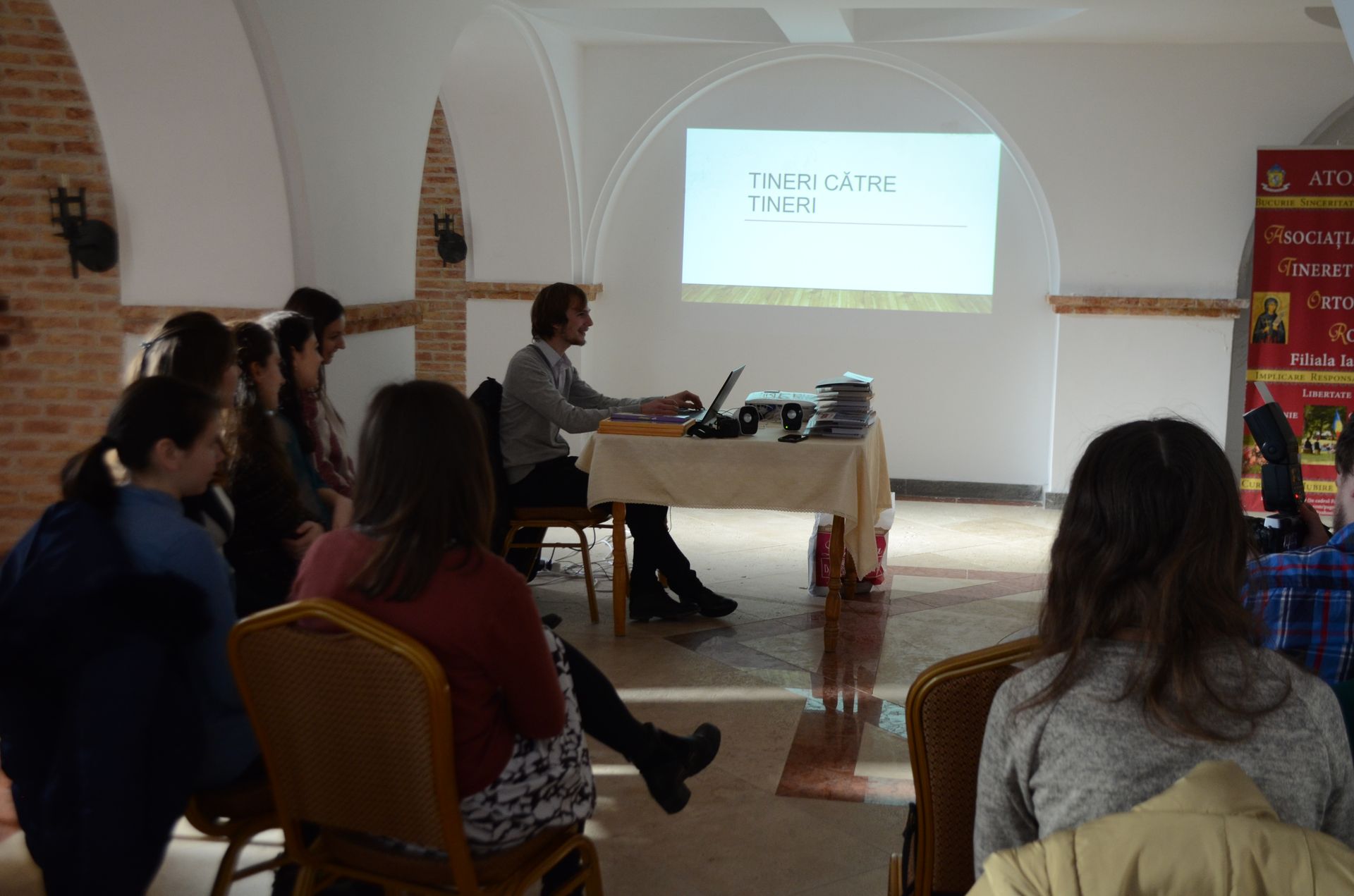 Aniversarea primului an de emisiune radio „Tineri către tineri“