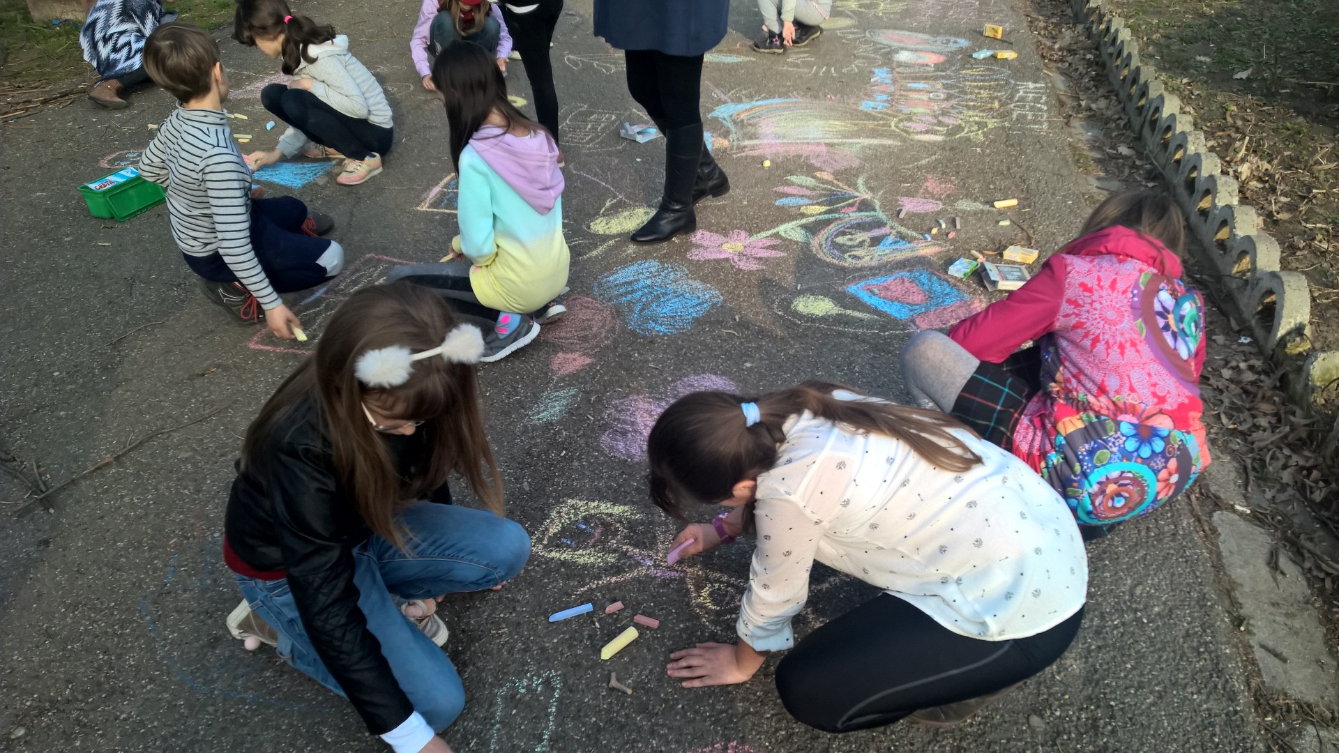 Desene despre mamă, copil şi viaţă, în Parcul „Cancicov“ Desene despre mamă, copil şi viaţă, în Parcul „Cancicov“