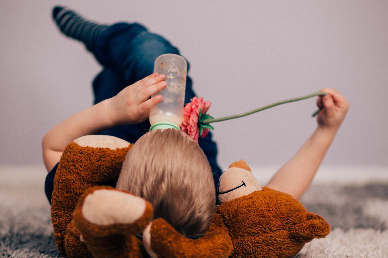 Televiziunea a ajuns un intermediar în legăturile dintre părinţi şi copii