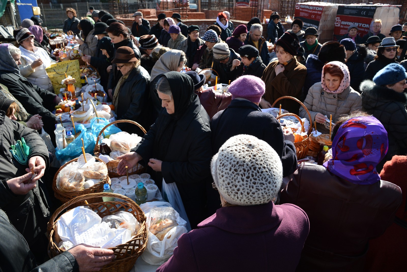 Filantropie în Parohia „Sfinţii Arhangheli Mihail şi Gavriil“ - Canta din Iaşi