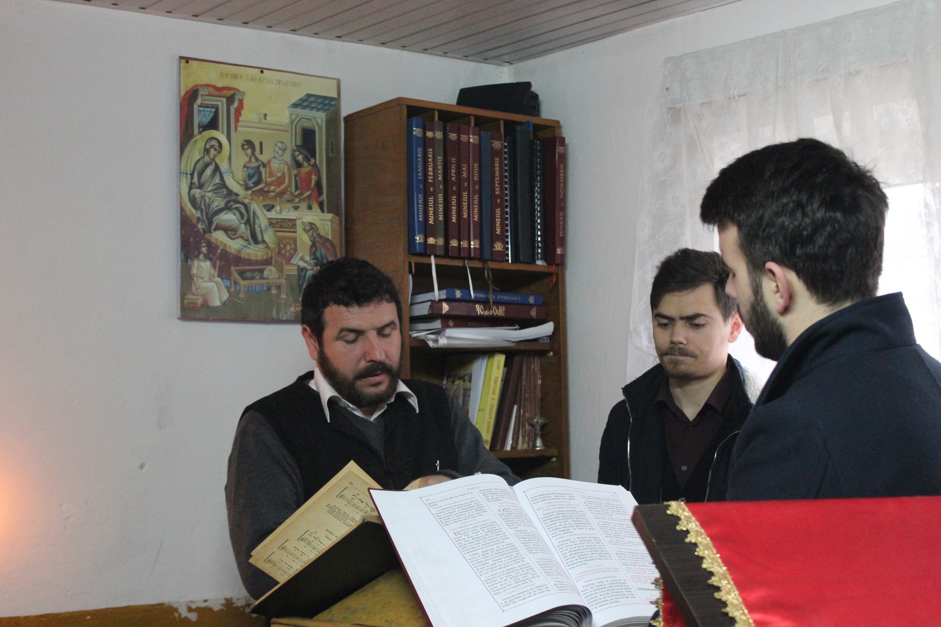 Activitate caritabilă în satul Curagău, demarată de membrii Colegiului „Sfântul Nicolae“ (GALERIE FOTO)