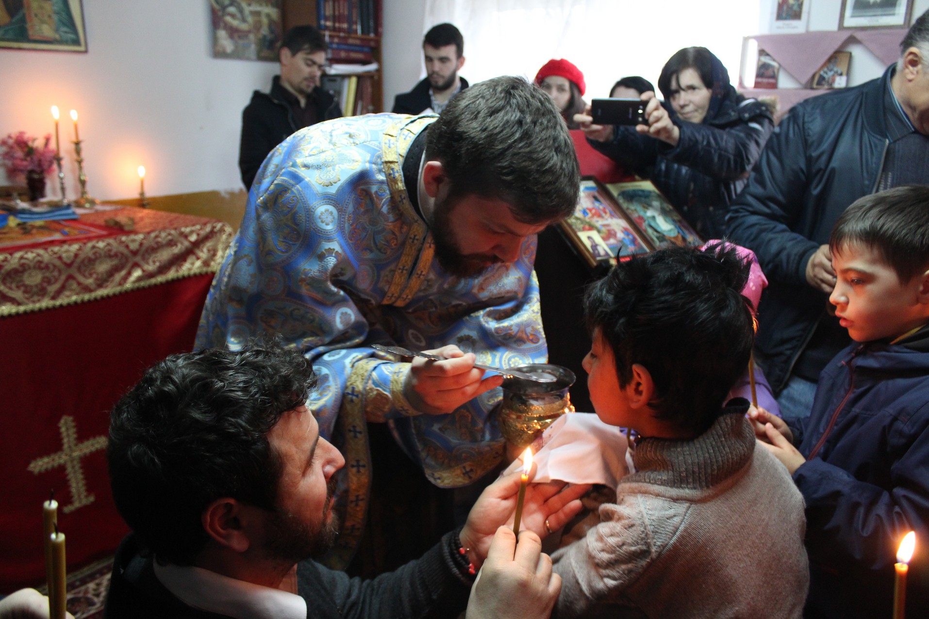 Activitate caritabilă în satul Curagău, demarată de membrii Colegiului „Sfântul Nicolae“ (GALERIE FOTO)