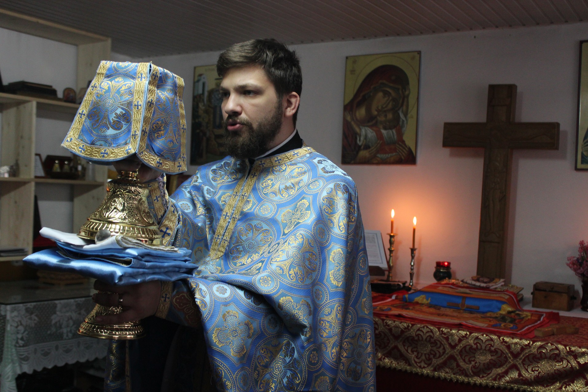 Activitate caritabilă în satul Curagău, demarată de membrii Colegiului „Sfântul Nicolae“ (GALERIE FOTO)