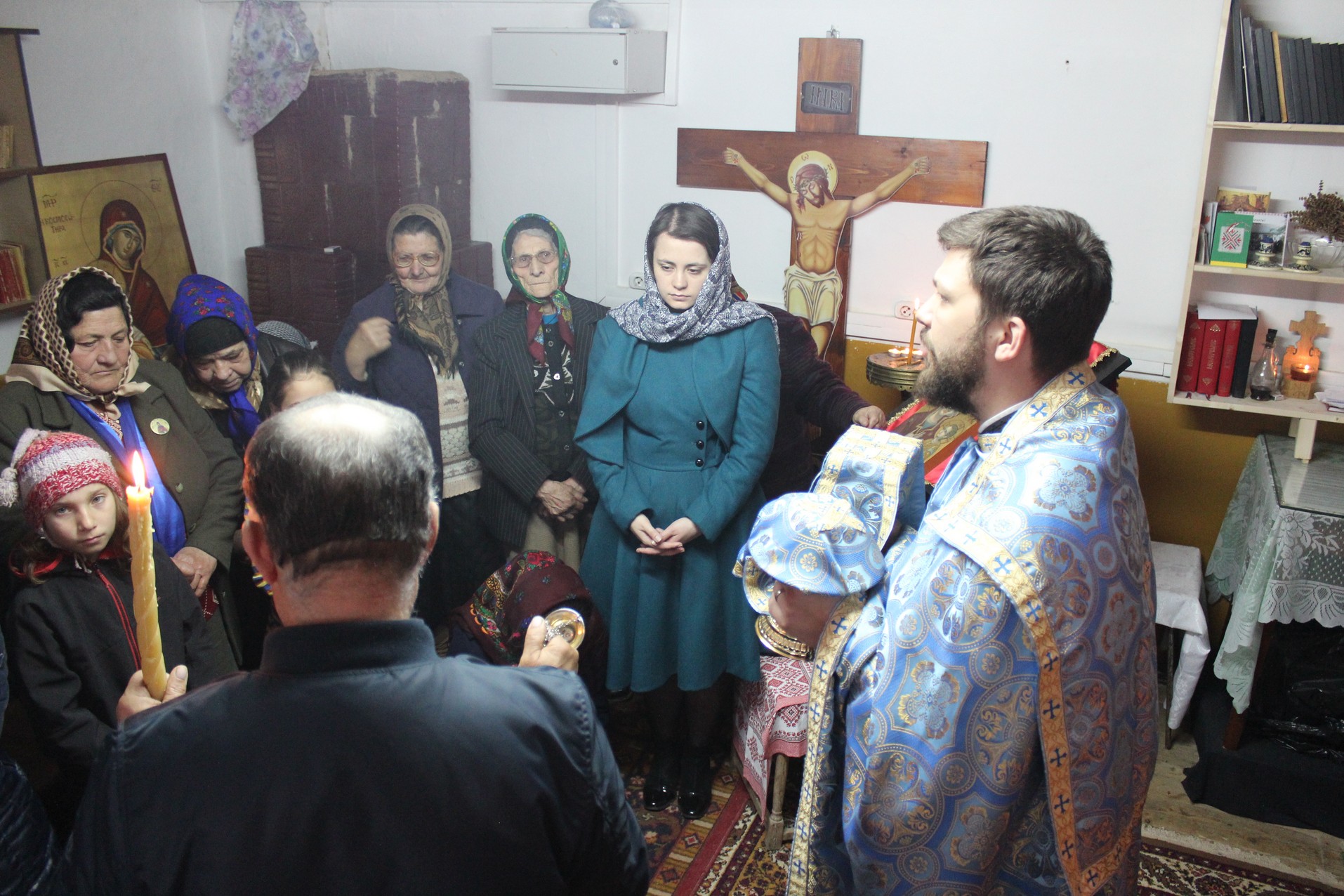 Activitate caritabilă în satul Curagău, demarată de membrii Colegiului „Sfântul Nicolae“ (GALERIE FOTO)