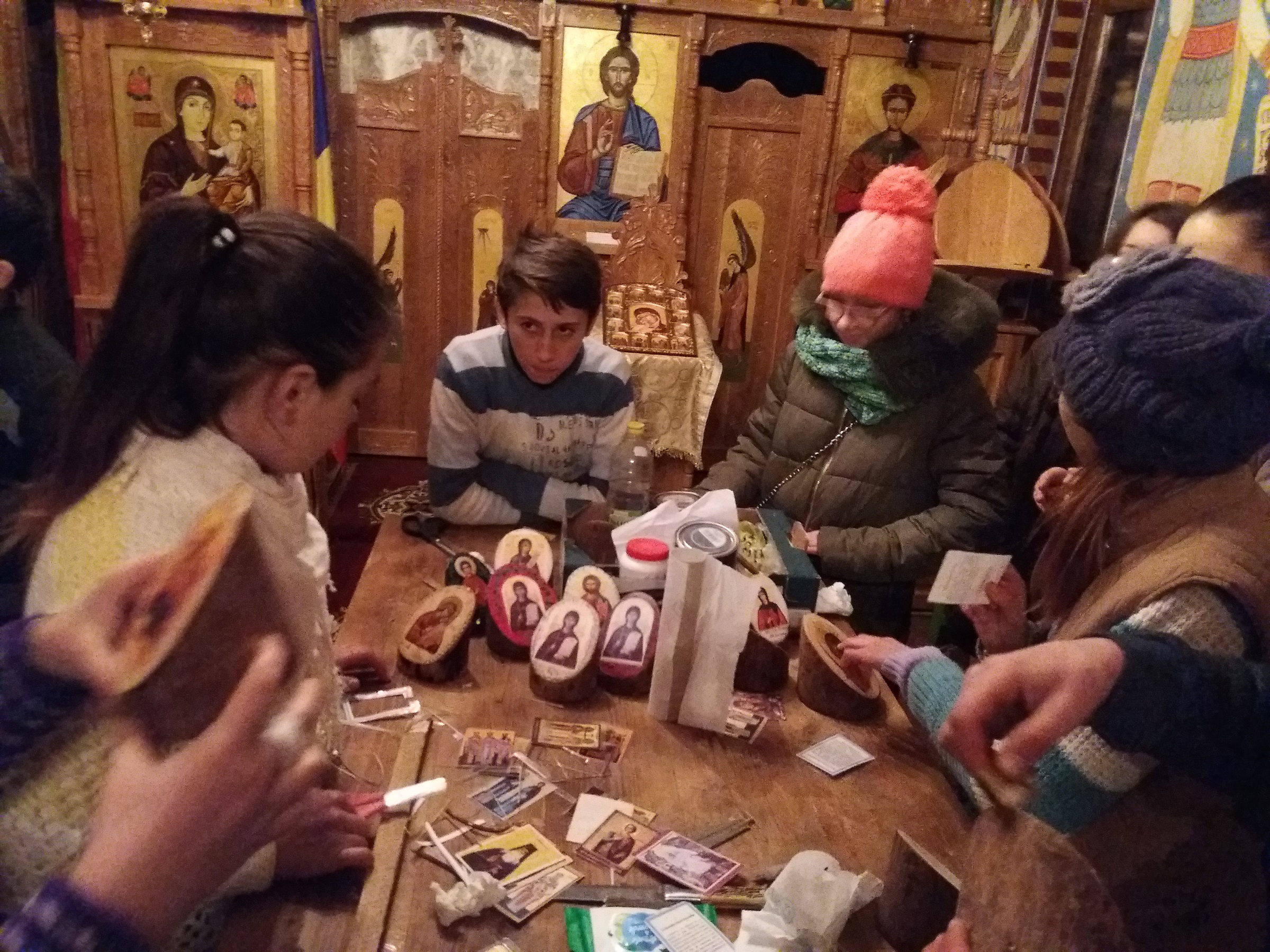 Expoziţie de icoane, în Parohia „Sfântul Dimitrie“ din Oroftiana de Jos