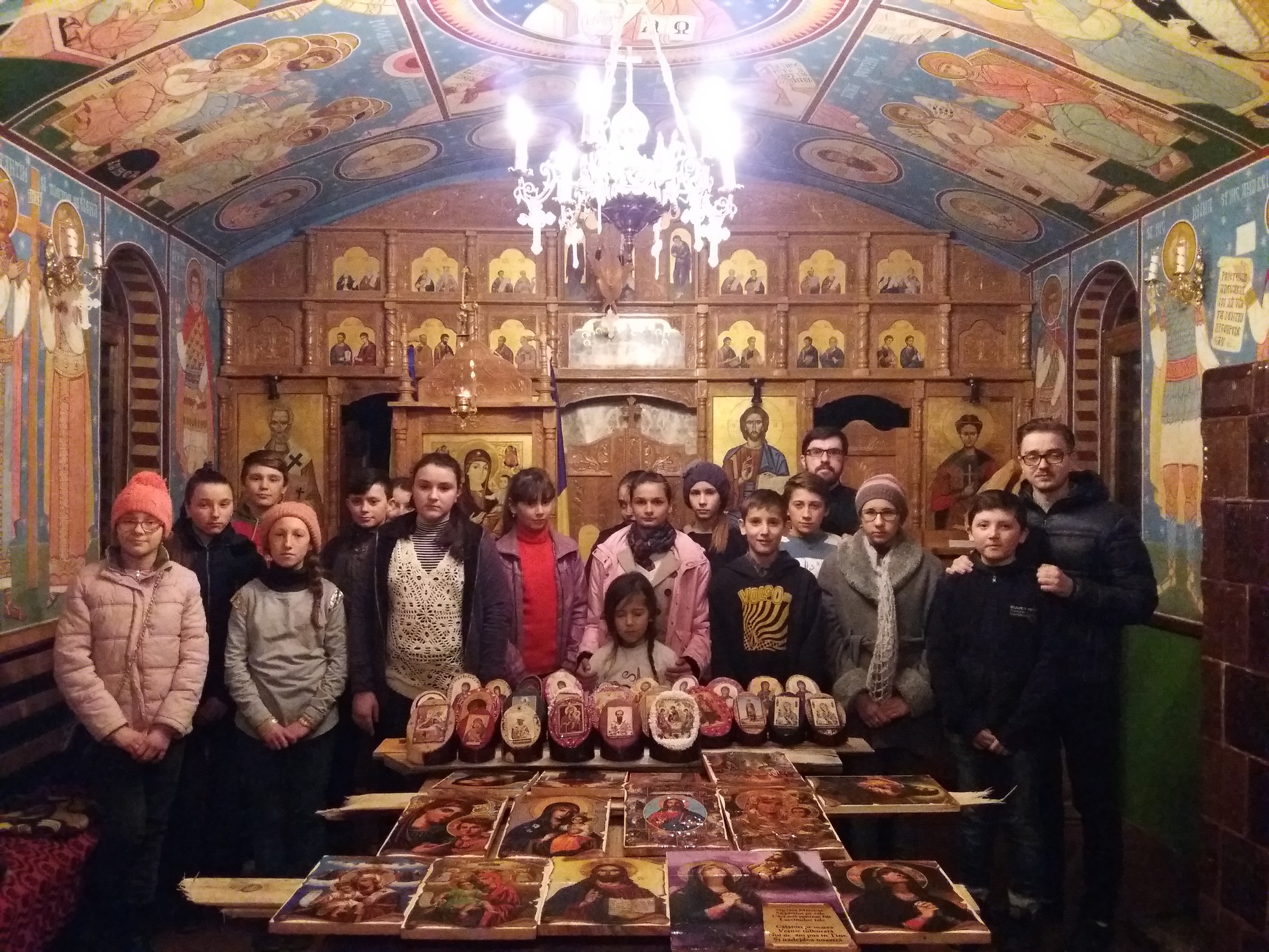 Expoziţie de icoane, în Parohia „Sfântul Dimitrie“ din Oroftiana de Jos