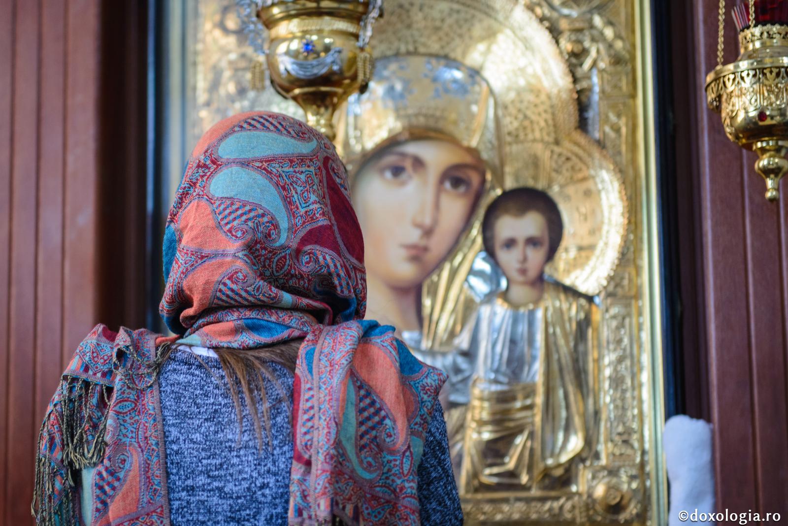 Femeia trebuie preţuită, mai întâi, pentru că ne reprezintă o femeie în Împărăţia Cerurilor: Maica Domnului