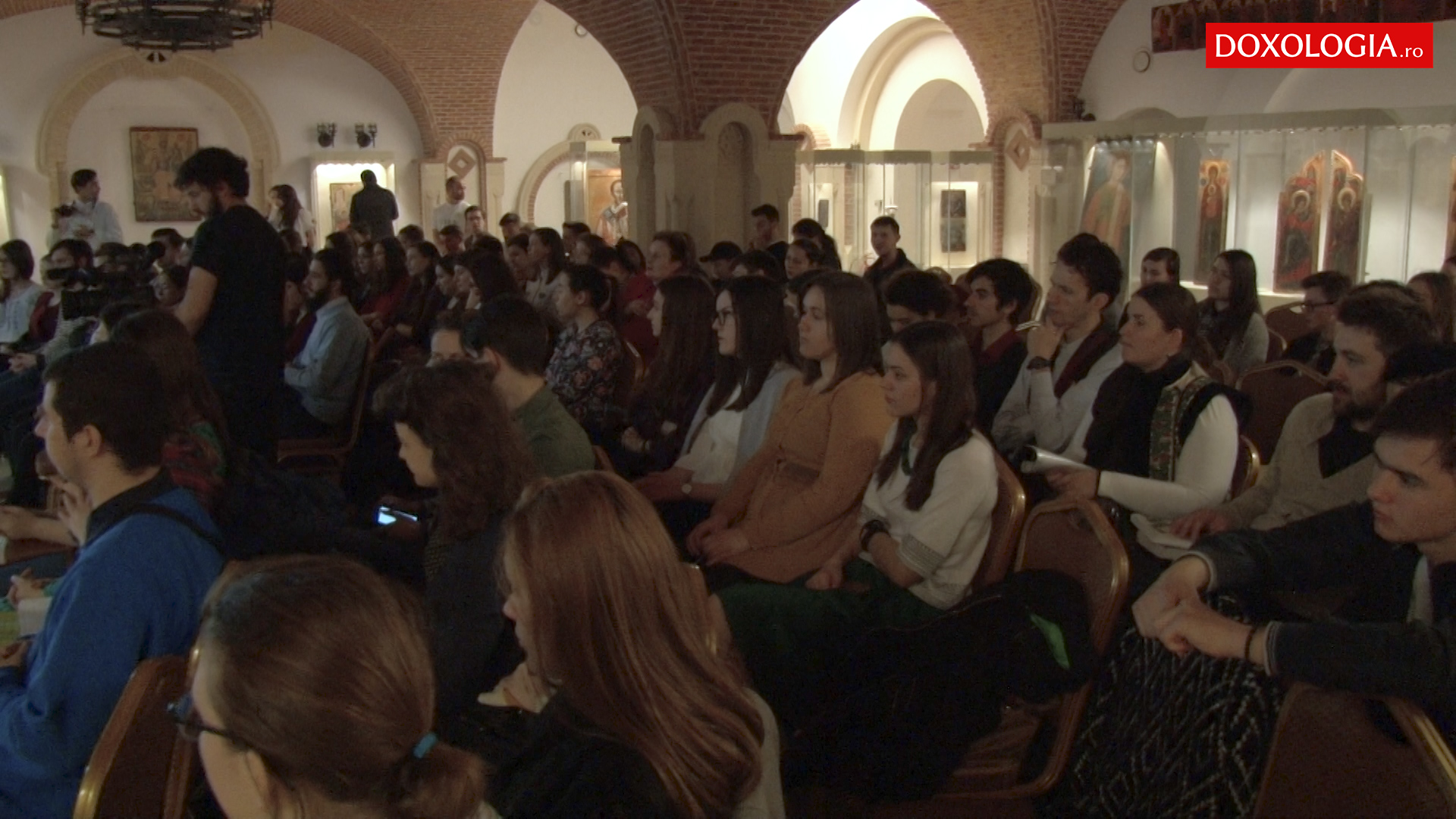 (Video) Tineri în dialog cu preotul