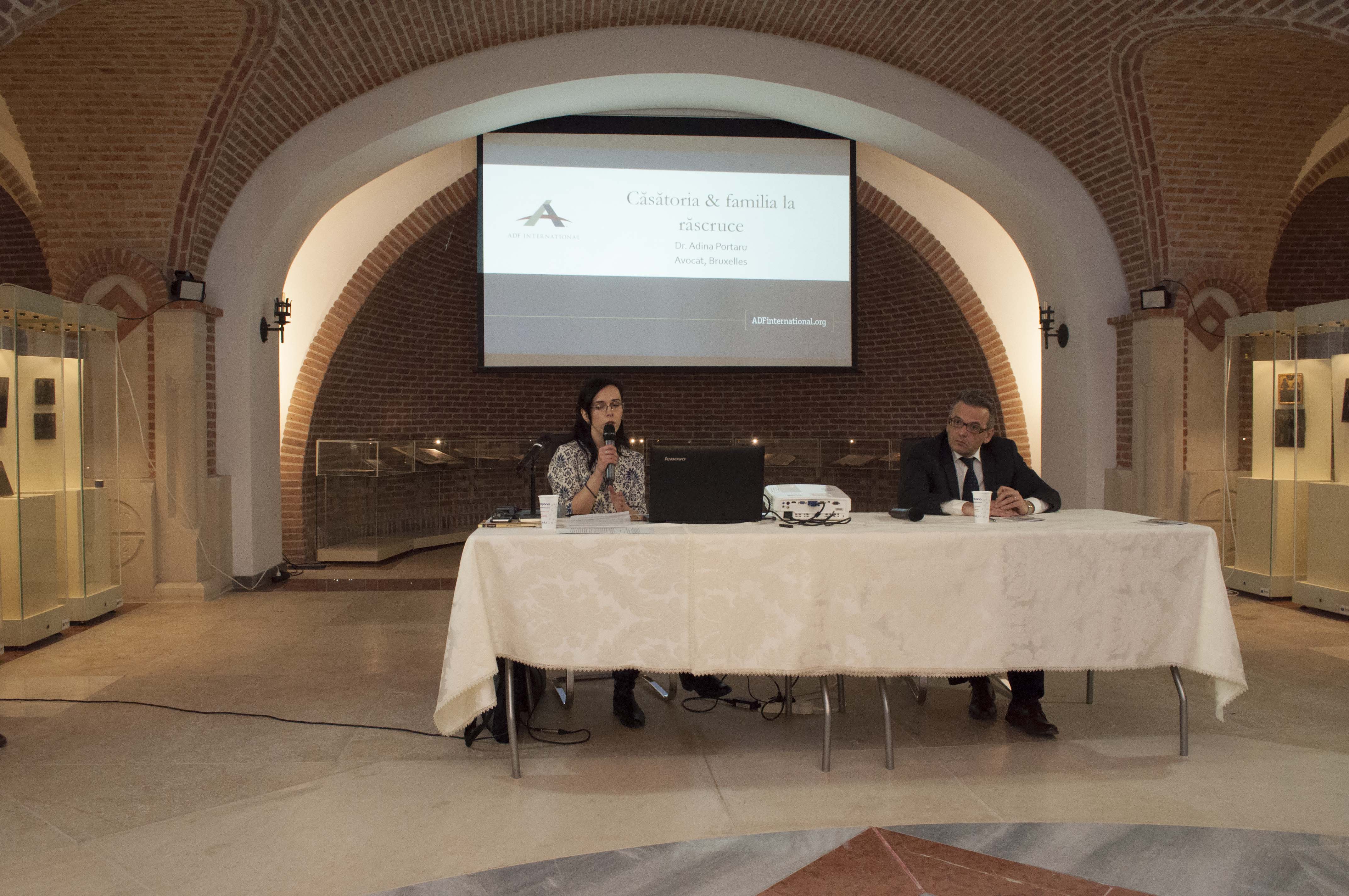 (Video) Conferință pe tema definirii căsătoriei, la Iași