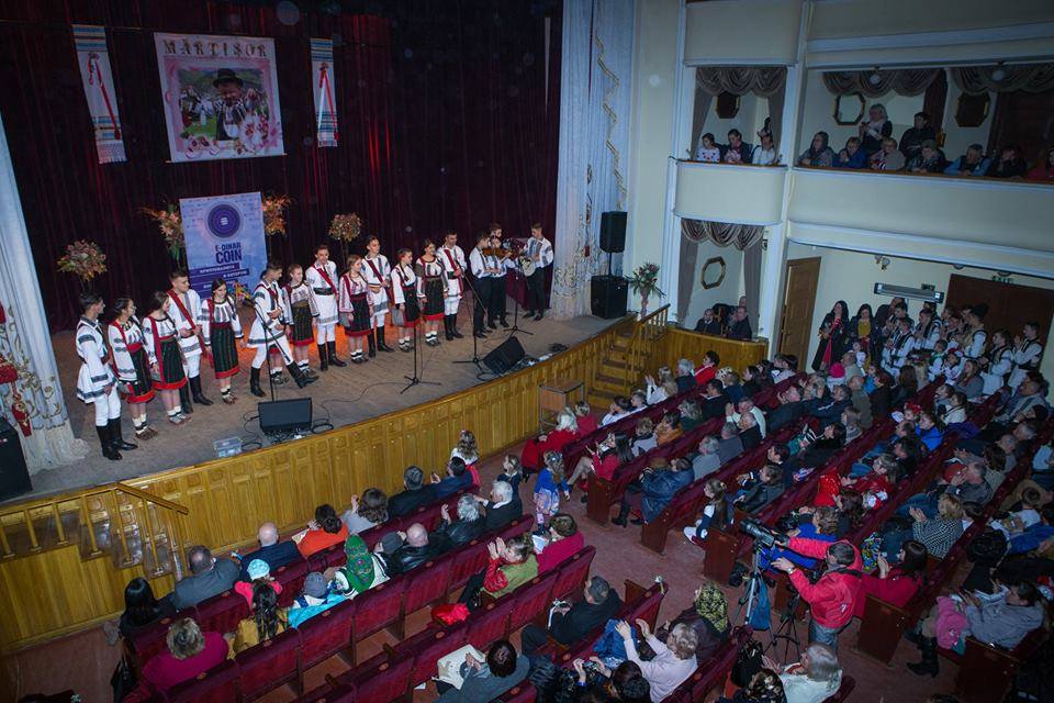 Grupul vocal tradiţional „Ai lui Ştefan, noi oşteni“, la Festivalul „Mărţişor 2017“ - Cernăuţi Grupul vocal tradiţional „Ai lui Ştefan, noi oşteni“, la Festivalul „Mărţişor 2017“ - Cernăuţi