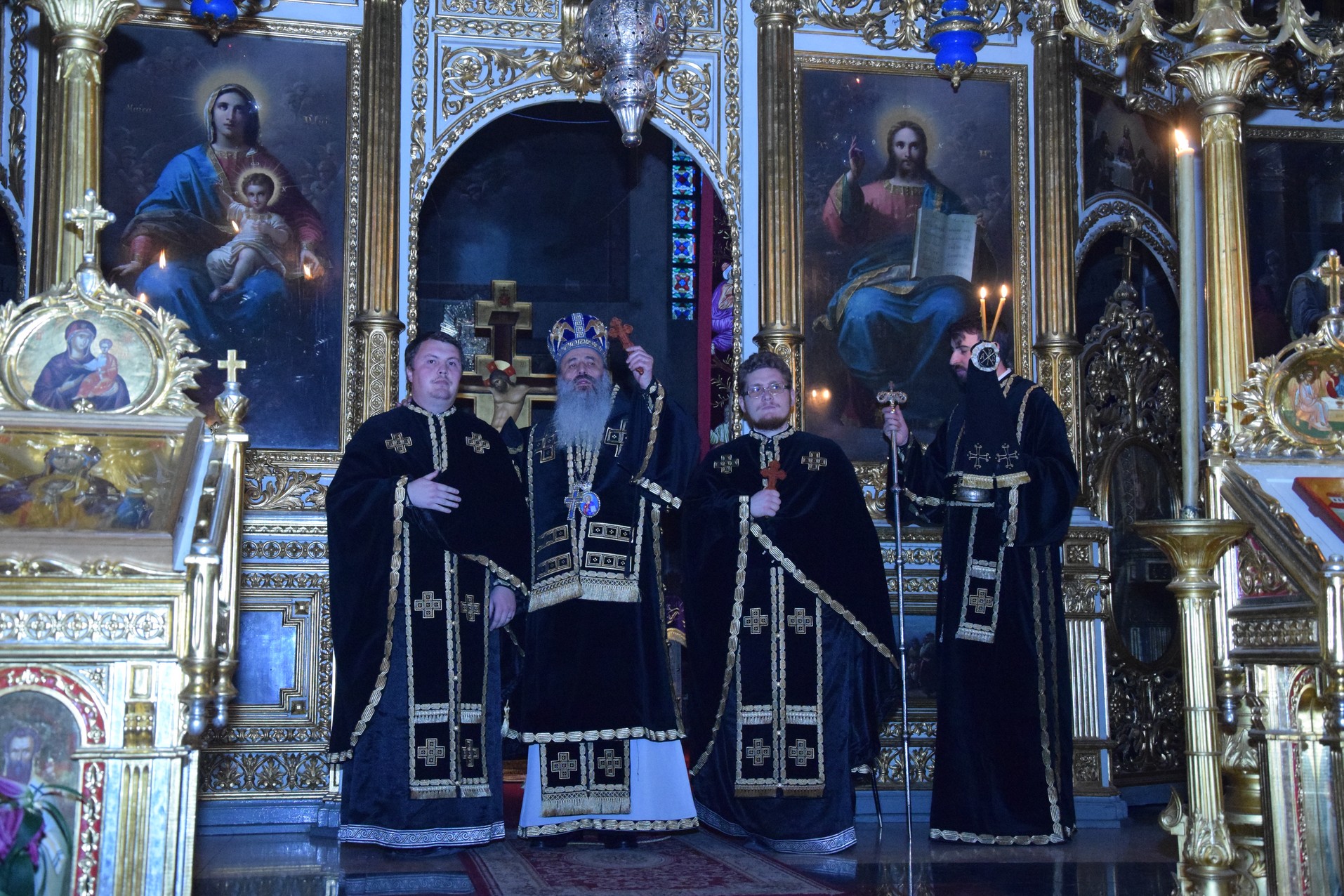 Liturghia Darurilor mai înainte sfinţite unită cu Vecernia, la Catedrala Mitropolitană din Iaşi Liturghia Darurilor mai înainte sfinţite unită cu Vecernia, la Catedrala Mitropolitană din Iaşi