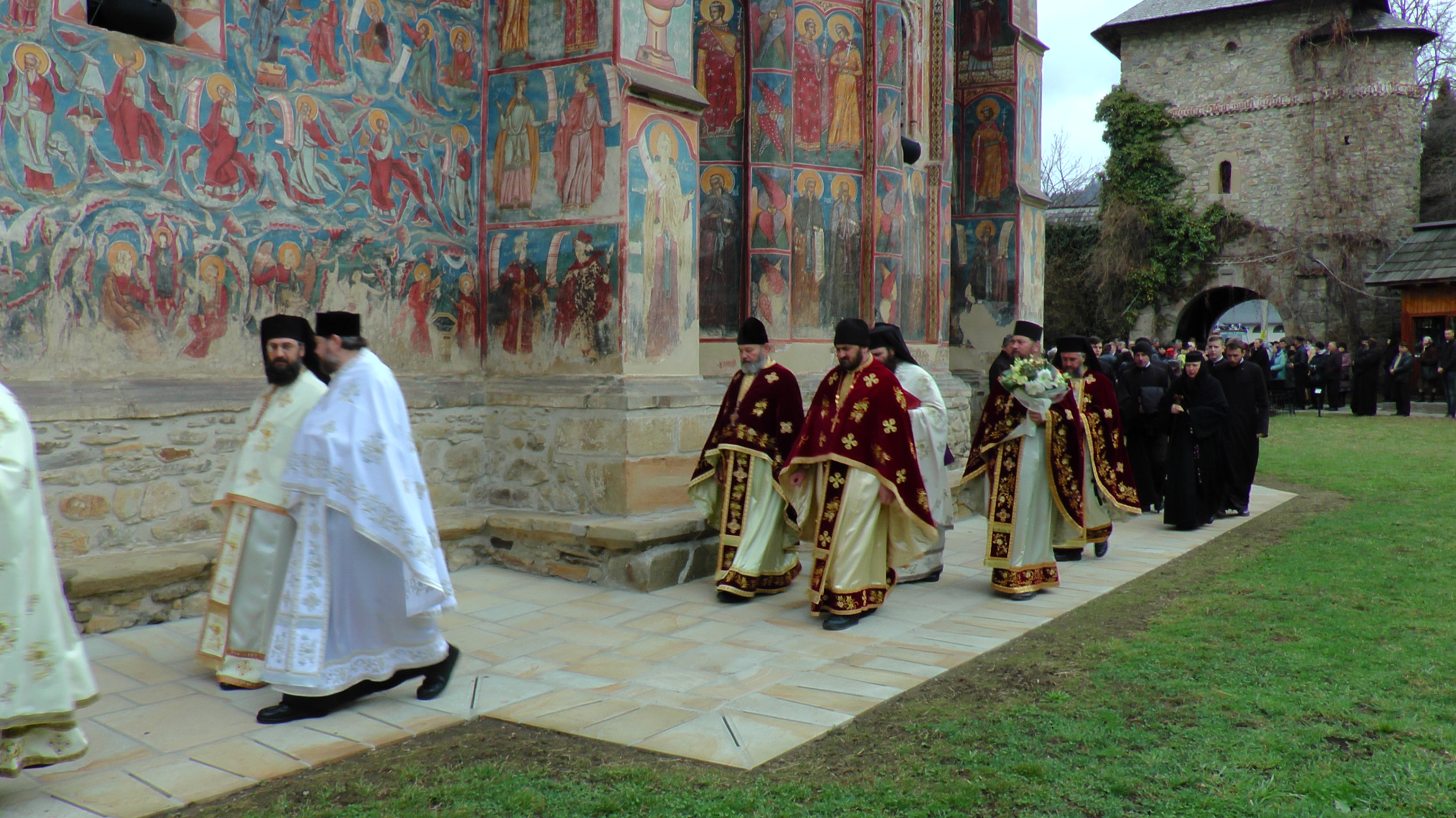 IPS Arhiepiscop Pimen, la hramul Mănăstirii Moldovița: „Ascultarea aduce linişte sufletească“