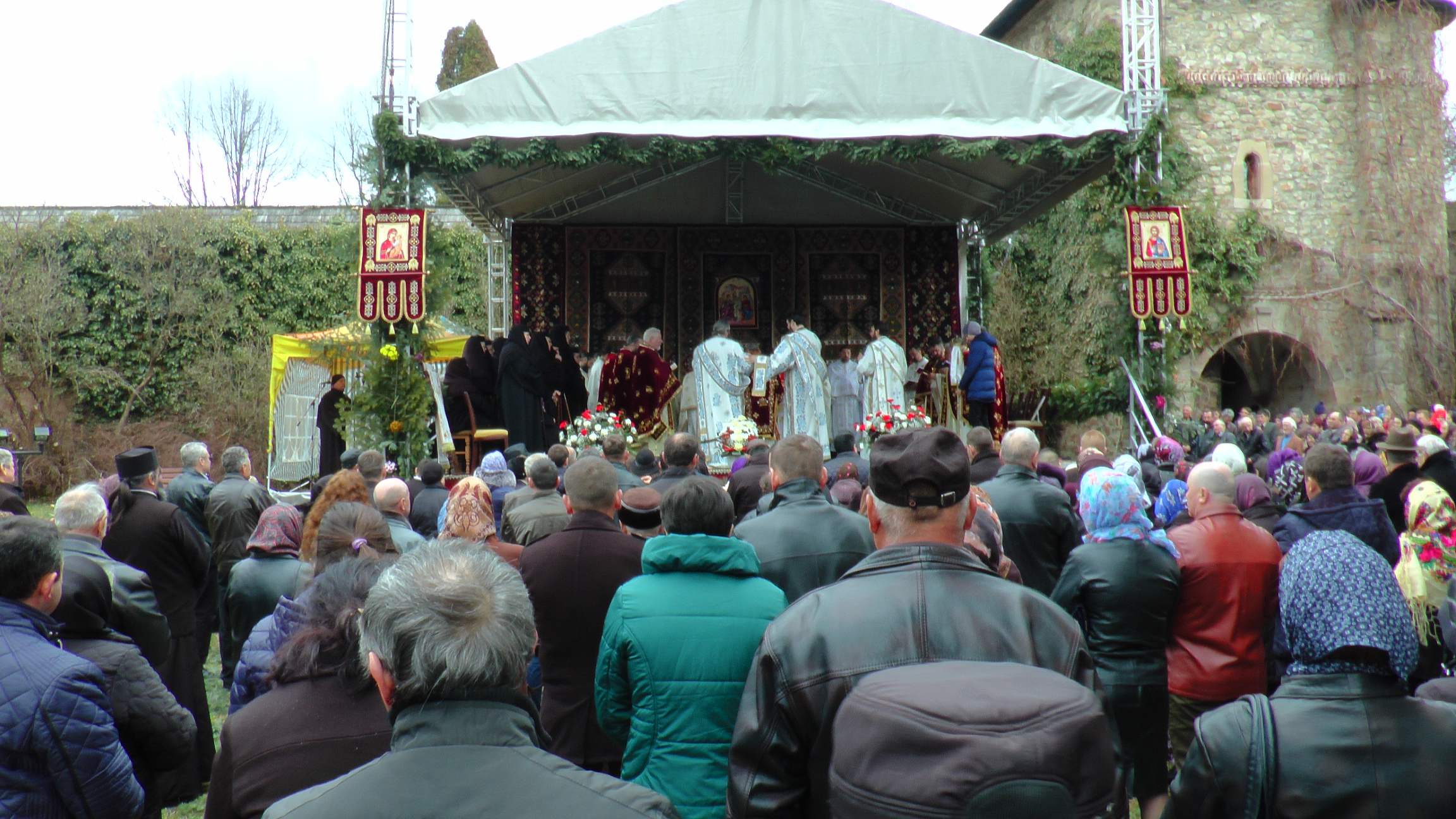 IPS Arhiepiscop Pimen, la hramul Mănăstirii Moldovița: „Ascultarea aduce linişte sufletească“