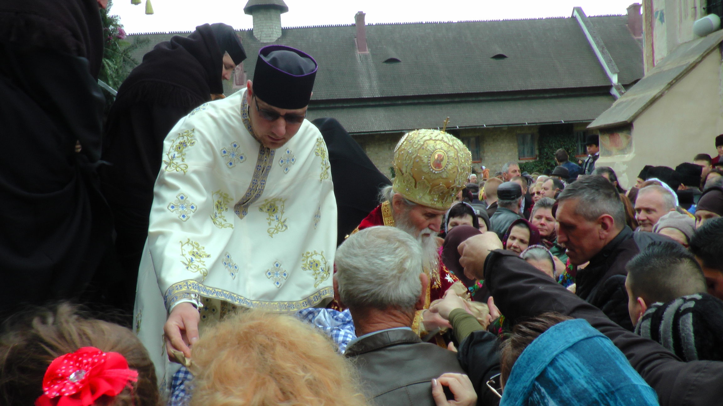 IPS Arhiepiscop Pimen, la hramul Mănăstirii Moldovița: „Ascultarea aduce linişte sufletească“