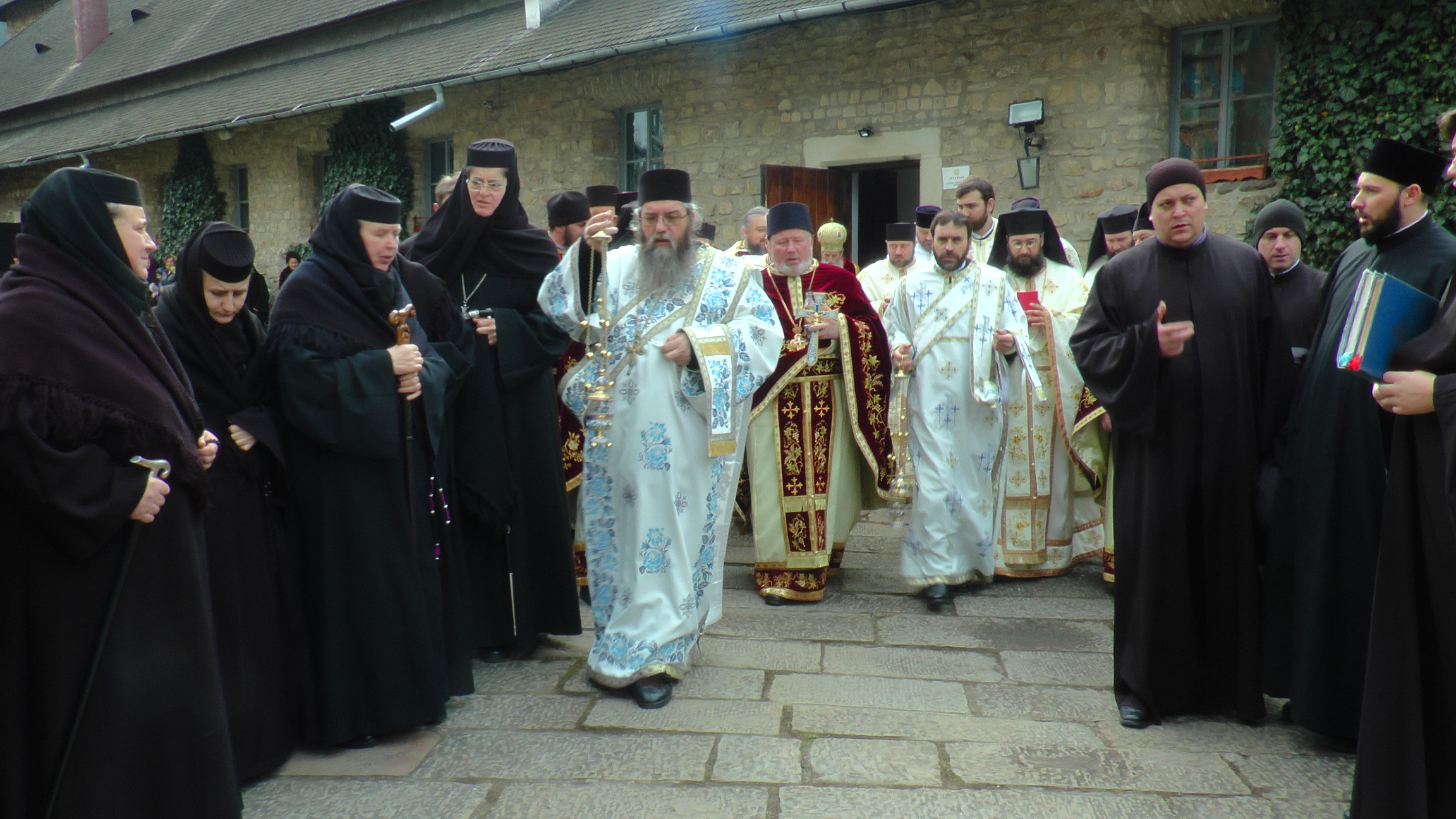 IPS Arhiepiscop Pimen, la hramul Mănăstirii Moldovița: „Ascultarea aduce linişte sufletească“