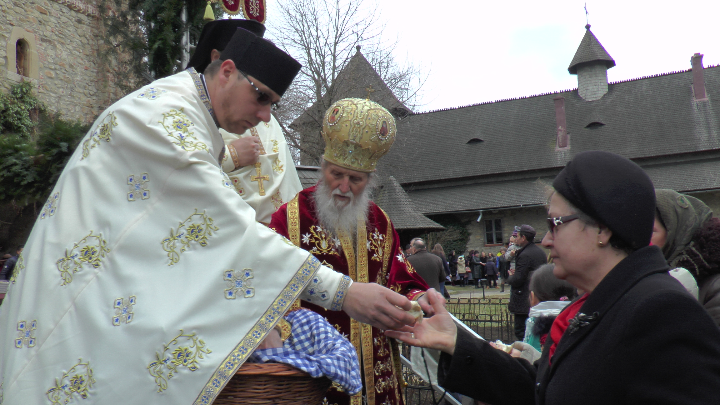 IPS Arhiepiscop Pimen, la hramul Mănăstirii Moldovița: „Ascultarea aduce linişte sufletească“