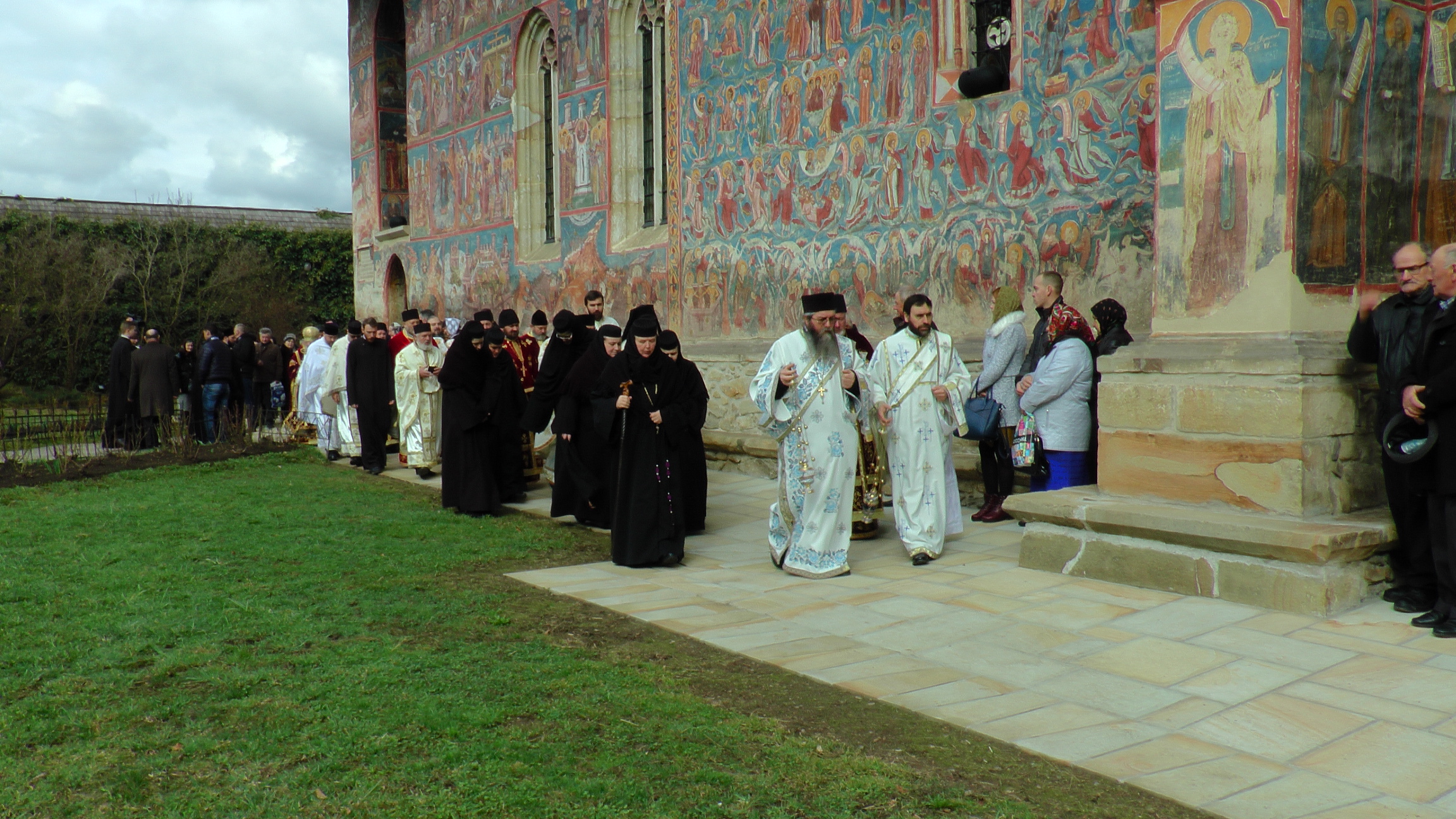 IPS Arhiepiscop Pimen, la hramul Mănăstirii Moldovița: „Ascultarea aduce linişte sufletească“