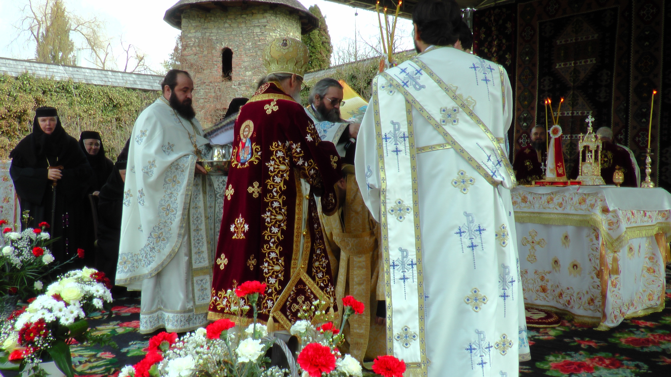 IPS Arhiepiscop Pimen, la hramul Mănăstirii Moldovița: „Ascultarea aduce linişte sufletească“