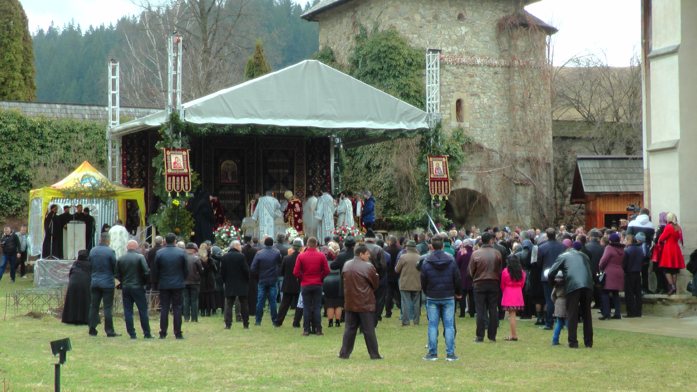 IPS Arhiepiscop Pimen, la hramul Mănăstirii Moldovița: „Ascultarea aduce linişte sufletească“