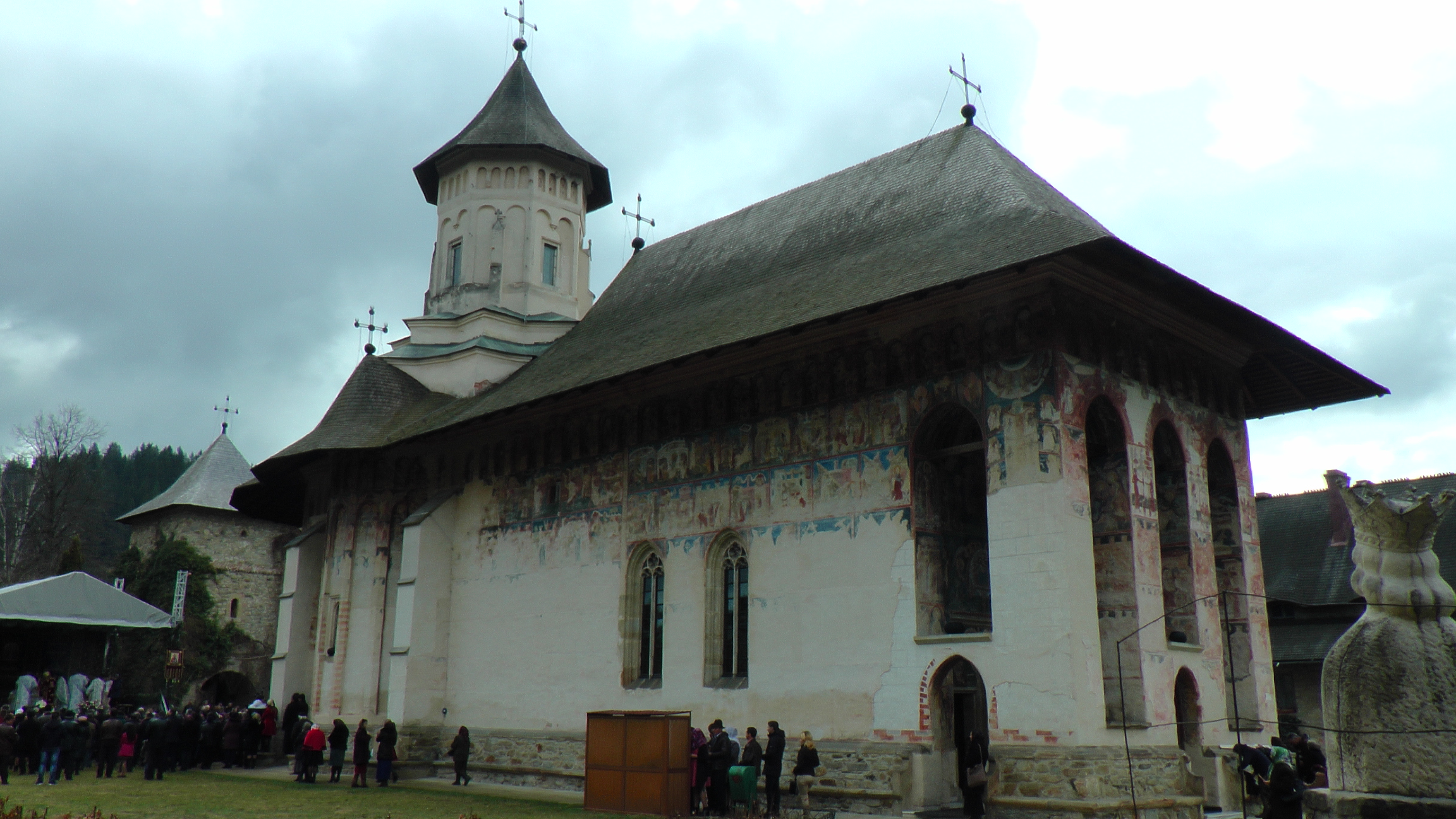 IPS Arhiepiscop Pimen, la hramul Mănăstirii Moldovița: „Ascultarea aduce linişte sufletească“