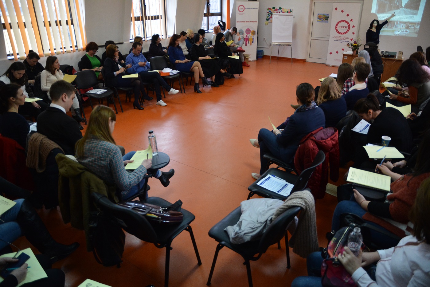 Întâlnire dedicată sistemului de protecţie socială a persoanelor vulnerabile, la Iaşi