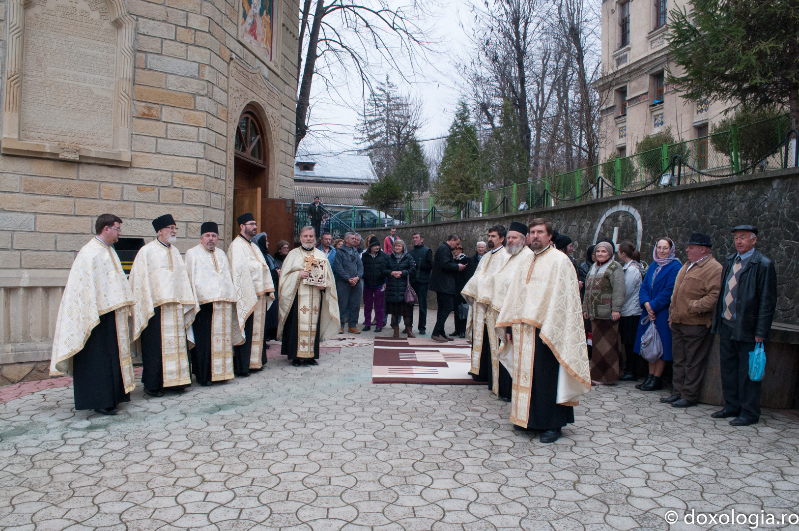 IPS Teofan la Taina Sfântului Maslu la Biserica Spitalului Socola (galerie FOTO)