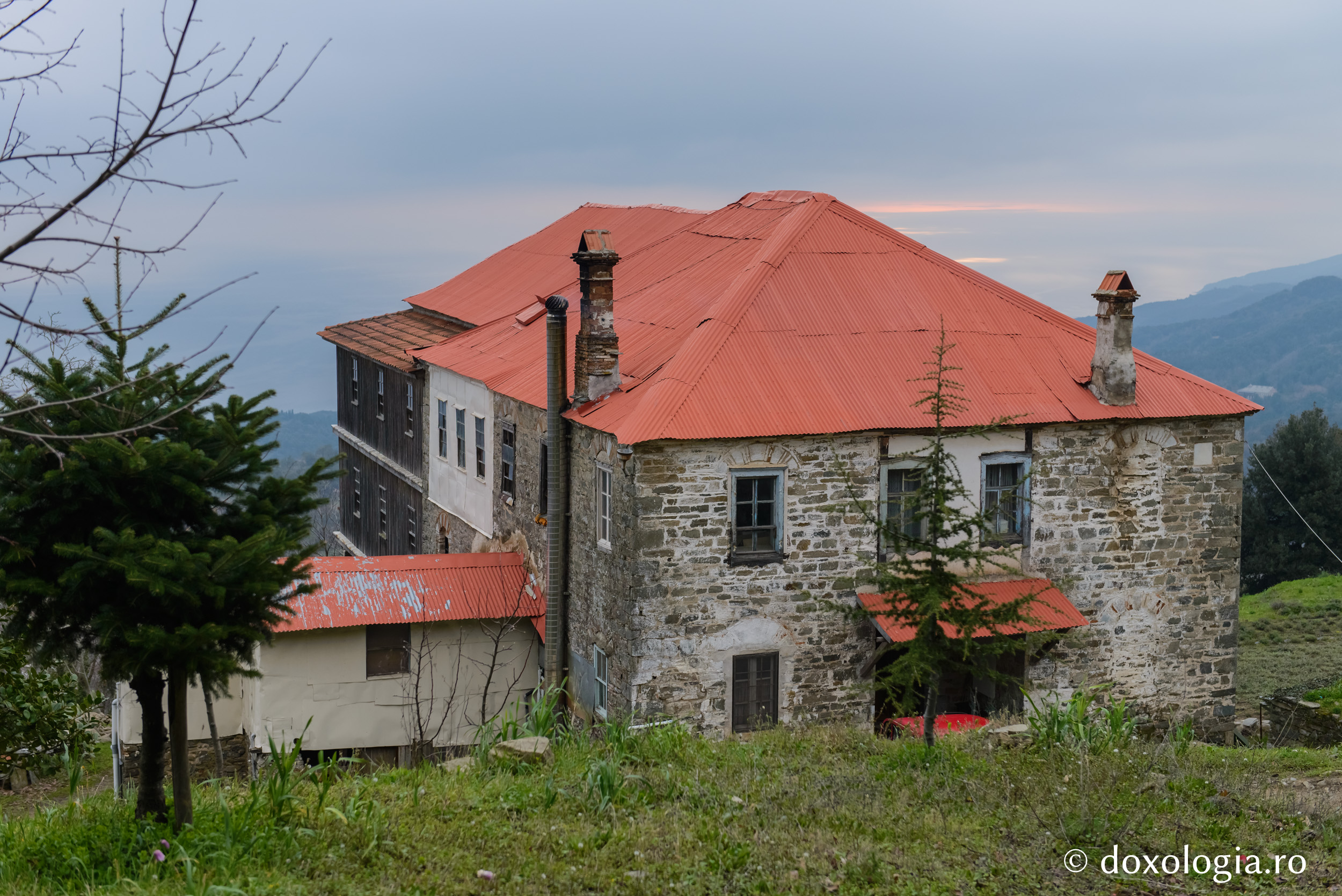 Chilia „Înălțarea Domnului” Koukounaria – Kareia, Athos / Foto: Pr. Silviu Cluci Chilia „Înălțarea Domnului” Koukounaria – Kareia, Athos