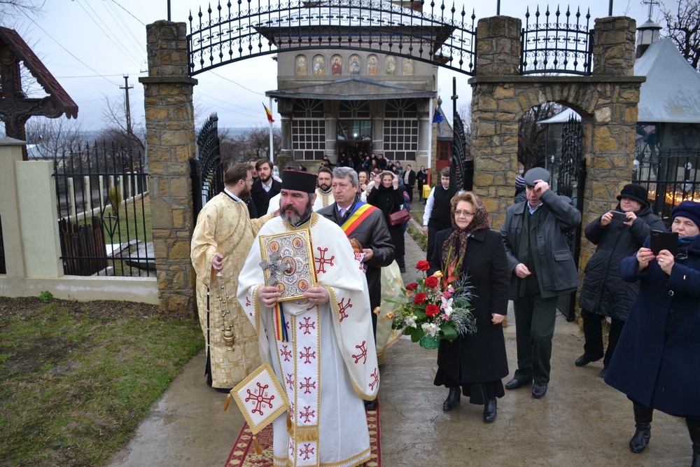 Vizită arhierească în Protopopiatul Hârlău: „Suntem chemați să înțelegem taina Bisericii din care facem parte”