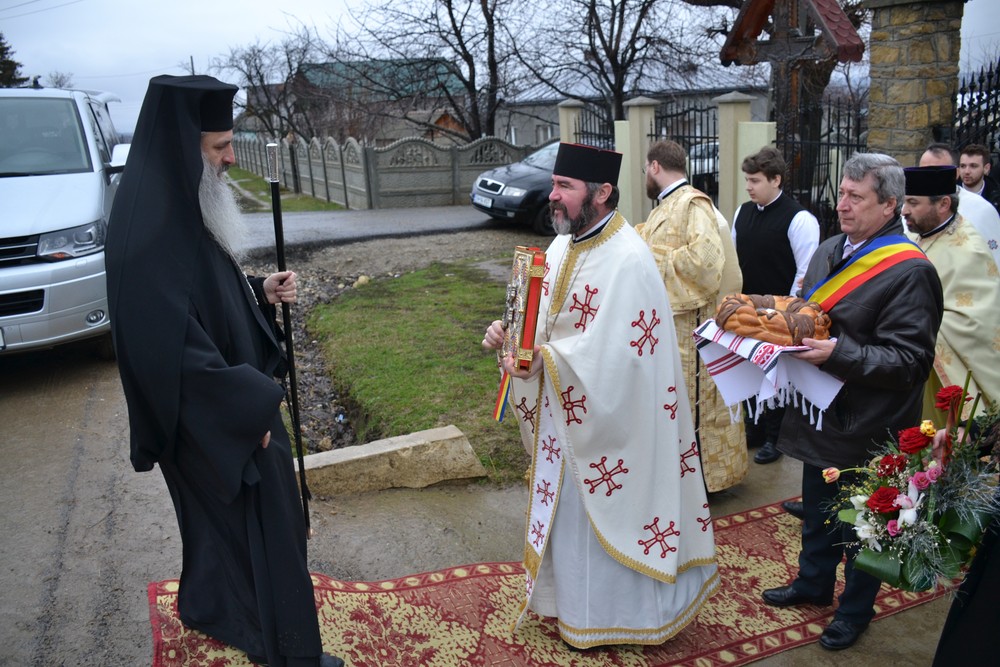 Vizită arhierească în Protopopiatul Hârlău: „Suntem chemați să înțelegem taina Bisericii din care facem parte”