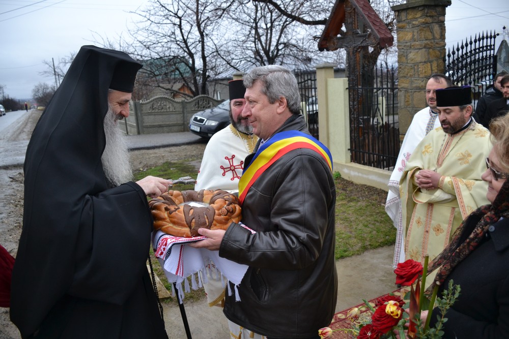 Vizită arhierească în Protopopiatul Hârlău: „Suntem chemați să înțelegem taina Bisericii din care facem parte”