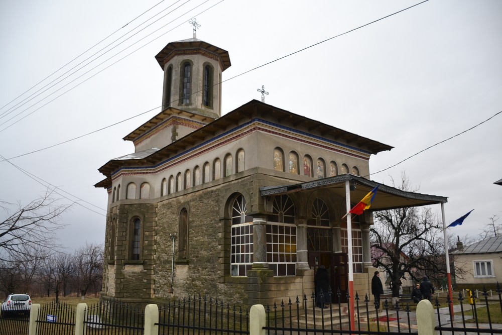 Vizită arhierească în Protopopiatul Hârlău: „Suntem chemați să înțelegem taina Bisericii din care facem parte”