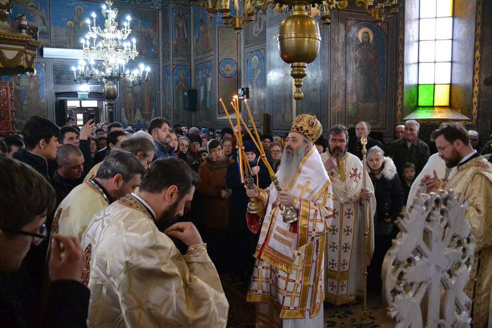 Vizită arhierească în Protopopiatul Hârlău: „Suntem chemați să înțelegem taina Bisericii din care facem parte”