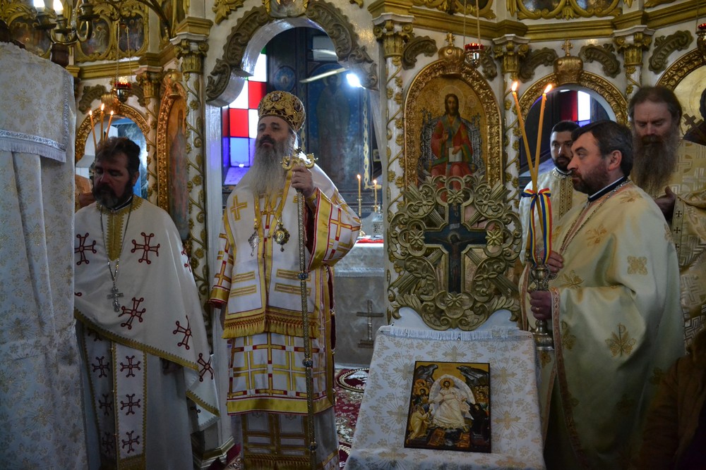 Vizită arhierească în Protopopiatul Hârlău: „Suntem chemați să înțelegem taina Bisericii din care facem parte”